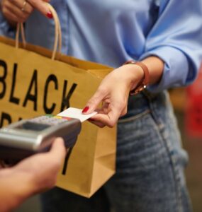 Lista de compras ajuda a prevenir excessos na Black Friday