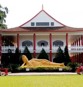 Templo Budista Chen Tien atrai turistas em Foz do Iguaçu