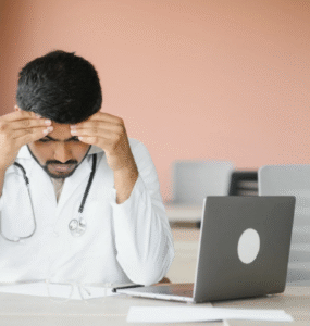 Judicialização médica cresce e eleva busca por seguros