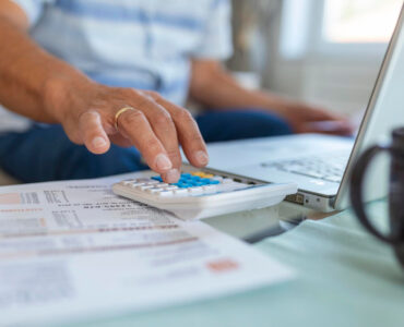 Reajuste do salário mínimo e benefícios expande crédito