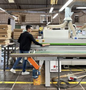 Jimmy Móveis reforça operação com produção terceirizada