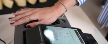 Tecban e Elo lançam pagamento por biometria da palma da mão