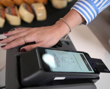 Tecban e Elo lançam pagamento por biometria da palma da mão