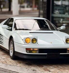 Ferrari Testarossa 1988 vai a leilão no Brasil