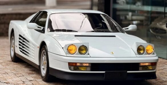 Ferrari Testarossa 1988 vai a leilão no Brasil