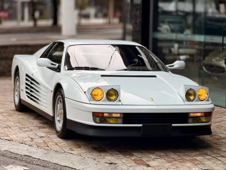 Ferrari Testarossa 1988 vai a leilão no Brasil