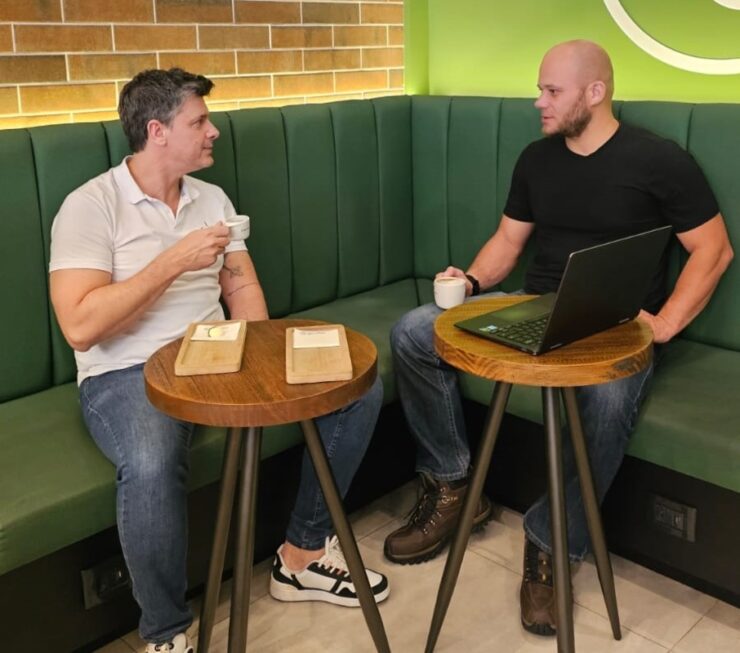 Diogo Assinger lança Enciclopédia das Lutas na Go Coffee