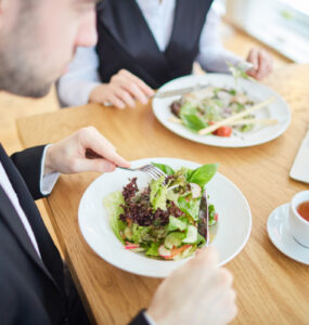 Alimentação corporativa ganha papel estratégico em 2026