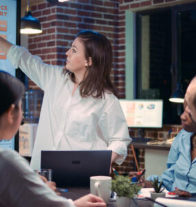 Adoção de IA nas empresas exige novas práticas de liderança