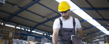 Manpower abre 42 vagas para operador(a) de produção em SP