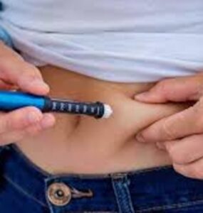 Caneta de emagrecimento reduz gordura no fígado, diz estudo