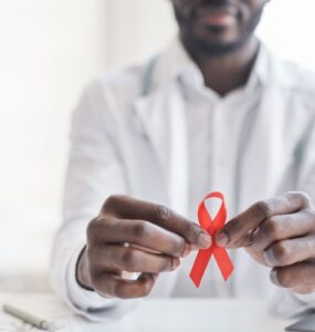Dezembro Vermelho reforça alerta para HIV e outras ISTs