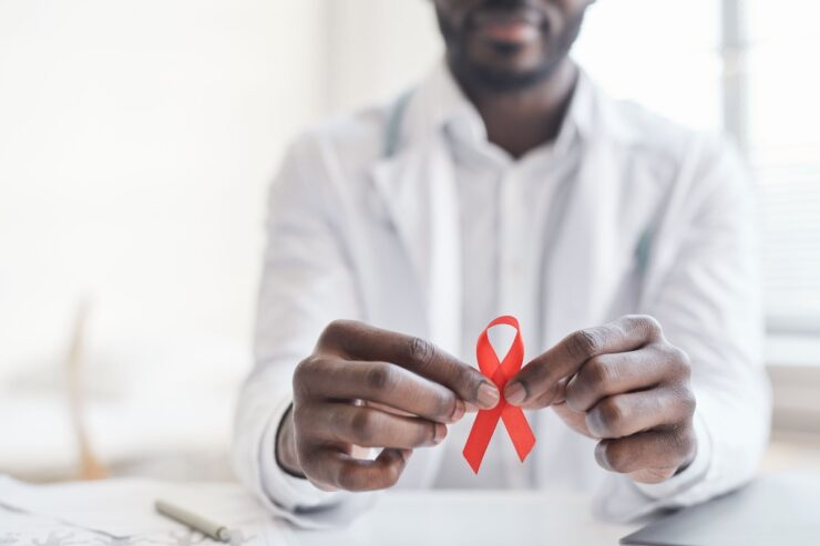 Dezembro Vermelho reforça alerta para HIV e outras ISTs