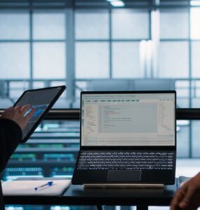 Consumidores pesquisam por produtos e serviços, diz pesquisa