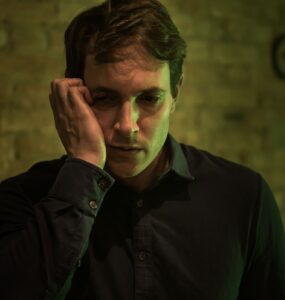 Obras de Uranio Bonoldi debatem ética e escolhas humanas