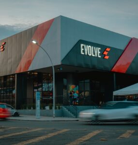 Academia Evolve prevê 300 novas vagas com expansão no DF