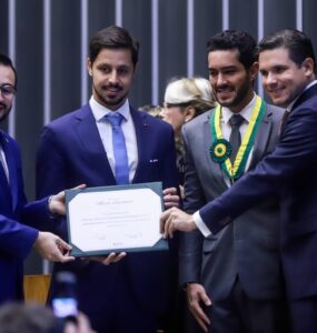 João Brasio é reconhecido com medalha do Mérito Legislativo