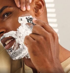 Cuidados tornam o barbear mais seguro e confortável