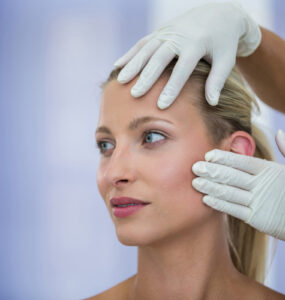 Cresce a demanda por lifting facial entre adultos jovens