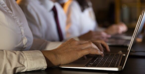 Mercado de trabalho amplia vagas com desemprego em baixa