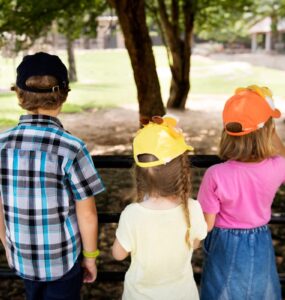 Recesso escolar exige adaptação para famílias de crianças com TEA