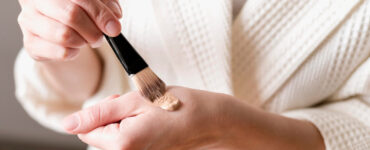 Como a maquiagem pode auxiliar os cuidados com a pele a longo prazo