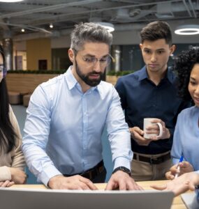 IA nas empresas: liderança e capacitação determinam sucesso