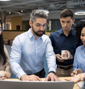 IA nas empresas: liderança e capacitação determinam sucesso