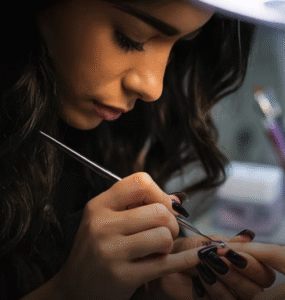 InfinitePay lança curso grátis para capacitar manicures