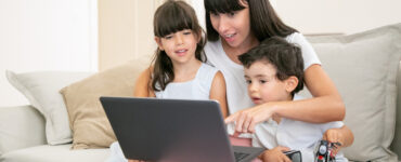 Assistentes virtuais ampliam cuidado infantil com tecnologia