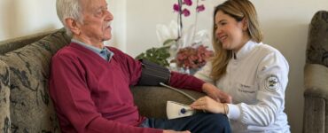 Quedas em casa lideram internações de idosos no Brasil