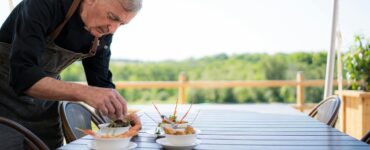 Bares e restaurantes ampliam contratações de pessoas 50+