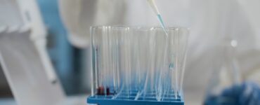 Uso de escovas técnicas em laboratórios integra protocolos de higienização