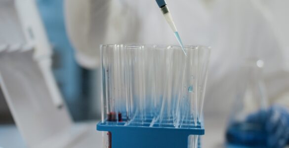 Uso de escovas técnicas em laboratórios integra protocolos de higienização