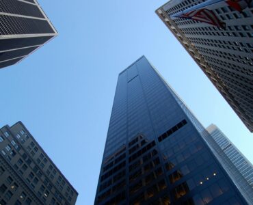 Habitação popular e luxo impulsionam mercado imobiliário