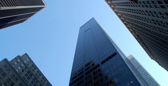 Habitação popular e luxo impulsionam mercado imobiliário