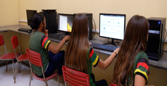 Projeto Aprender Conectado leva internet a 13 mil escolas rurais