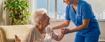 Envelhecimento populacional acelera demanda por cuidadores