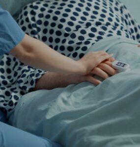 Doulas ampliam humanização no fim da vida