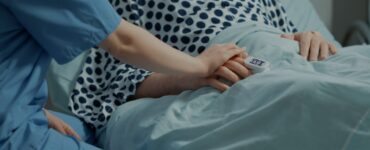 Doulas ampliam humanização no fim da vida