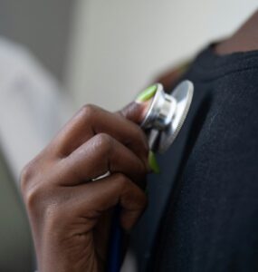 No combate ao câncer, atendimento médico beneficia trabalhadores da construção