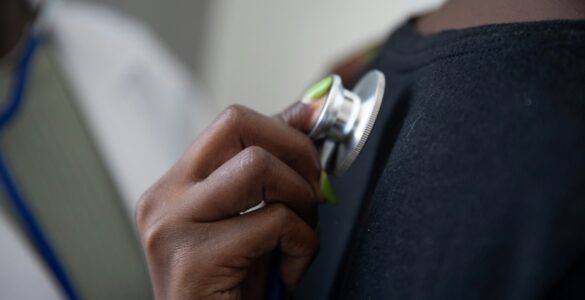 No combate ao câncer, atendimento médico beneficia trabalhadores da construção