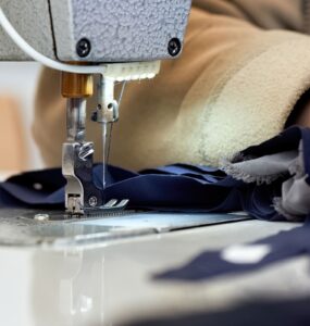 Ramo têxtil eleva produção para foliões neste Carnaval 2026