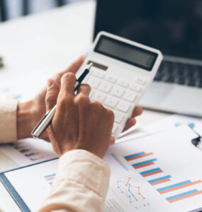 Empresas ajustam regime tributário para otimizar lucros