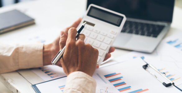 Empresas ajustam regime tributário para otimizar lucros