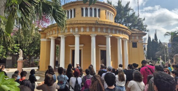 Passeio no Cemitério da Consolação celebra os Modernistas