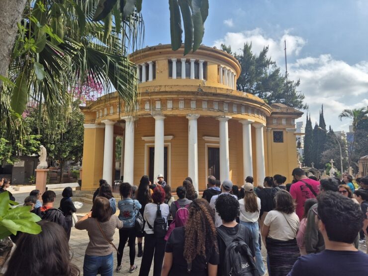 Passeio no Cemitério da Consolação celebra os Modernistas