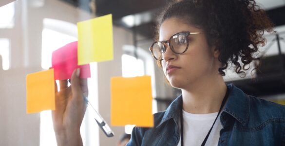 Compras antecipadas de brindes evitam atrasos e taxas de urgência