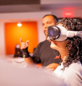 Vozes Futuras capacita mil jovens em habilidades digitais