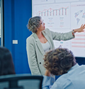 Longevidade expõe custos da permanência feminina no topo